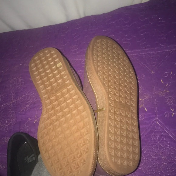 Lightly used burgundy pumas - Picture 4 of 5